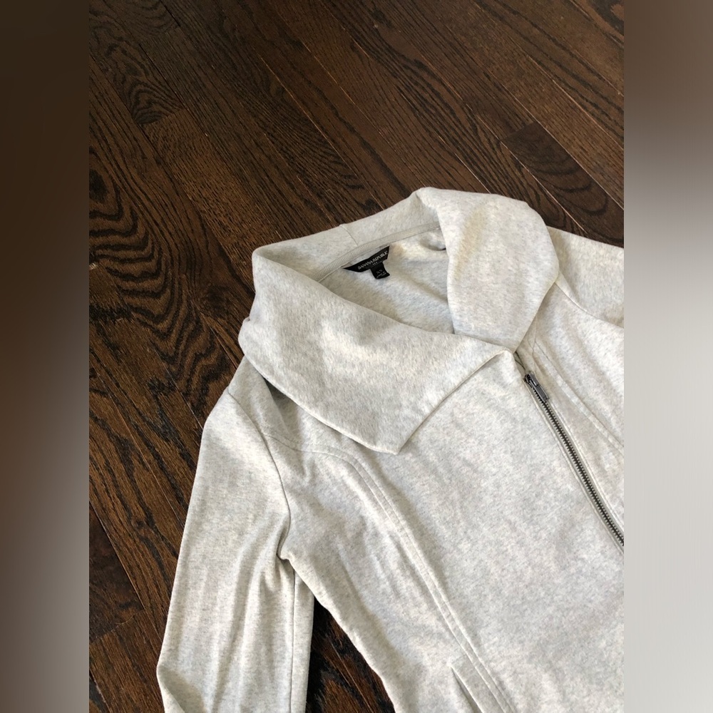 Banana Republic Women’s XS Gray Cowl Neck Asymmetrical Sweatshirt Jacket Pockets - Picture 2 of 9